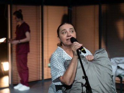 Apolena Veldová přináší sílu i křehkost v české premiéře dramatu Vtip