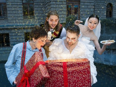 Šťastné a divadelní!