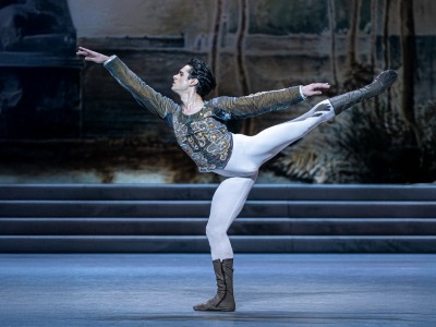 Březnové Labutí jezero se vzácným hostem