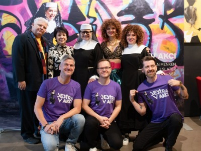 Držte se! Sestra v akci míří do Plzně